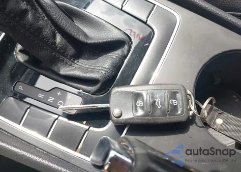 2015 Volkswagen Passat 1.8T Wolfsburg Edition из США, поврежденный, VIN 1VWAT7A30FC093054